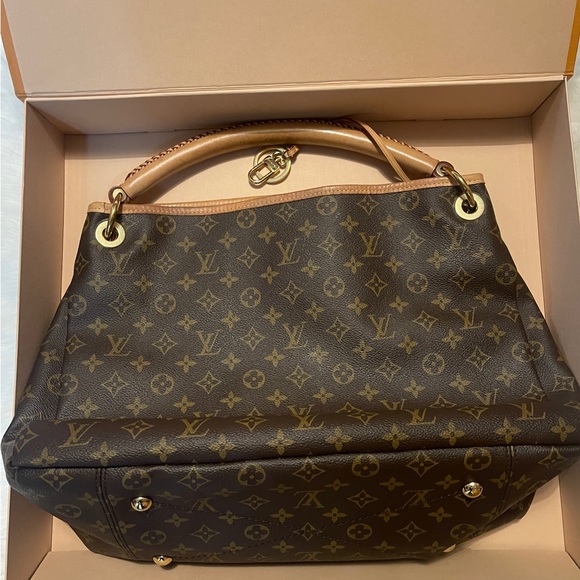 Woman’s Bag - Picture 11 of 15